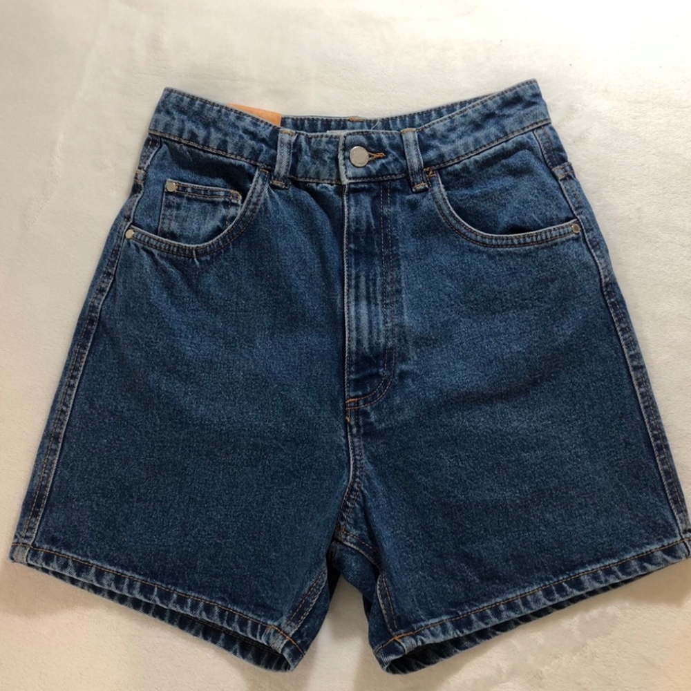 Vintage high-waisted zara mom shorts